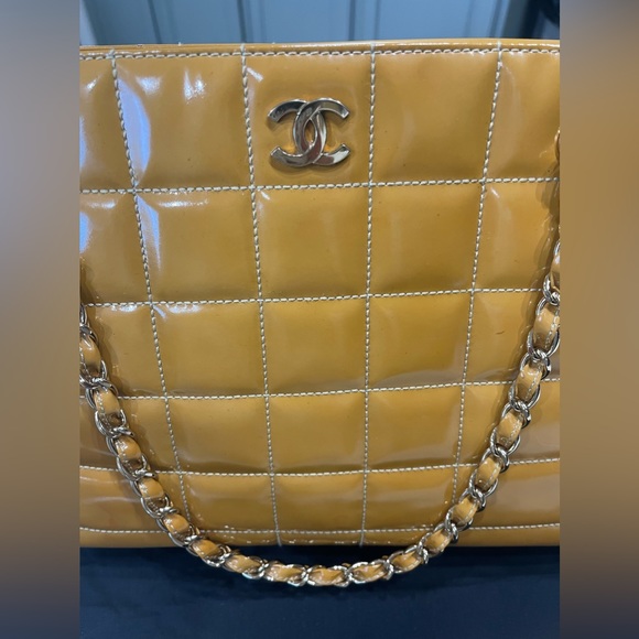 CHANEL Quilted Patent Leather Tote - Picture 7 of 14